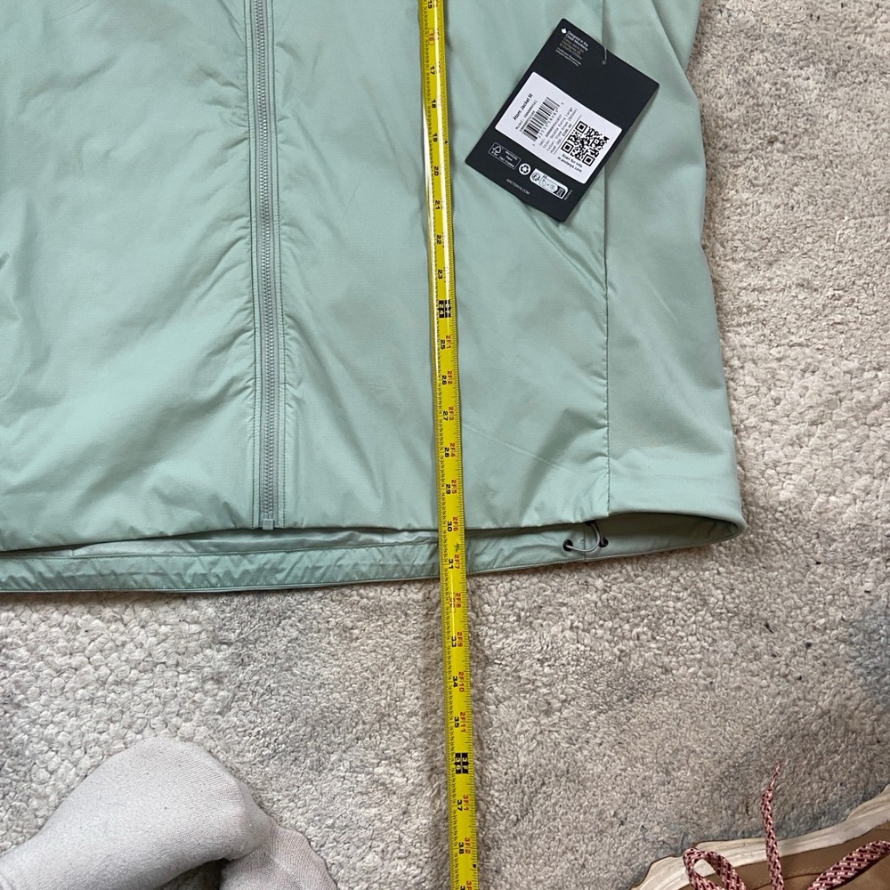Arc'teryx Men's Mint Green Performance Jacket - Picture 11 of 13